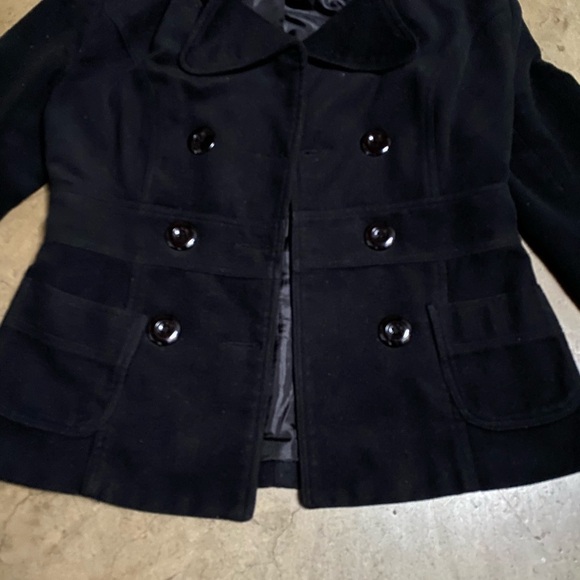 Black coat with button detail - Picture 2 of 7
